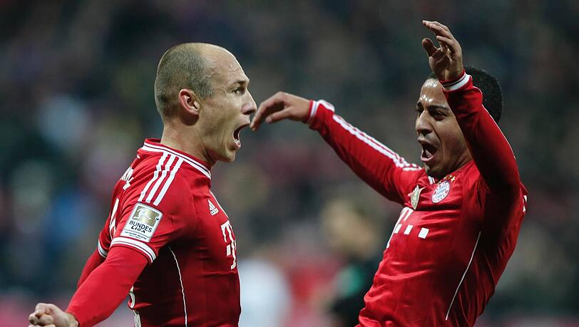 Arjen Robben (l.) erzielte beim 5:1-Sieg des FC Bayern München über Schalke 04 drei Tore. Arjen Robben (l.) erzielte beim 5:1-Sieg des FC Bayern München über Schalke 04 drei Tore.