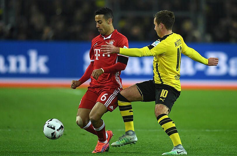 Thiago: Note 3. Der Ballkontakte-König der Liga. Vor der Partie Spitze mit bisher 1024 Ballaktionen. Gegen den BVB anfangs mit Ballverlusten, später clevere Balleroberungen. Rieb sich auf im Mittelfeld, der entscheidende, zündende Pass aber kam auch vom Spanier nicht.