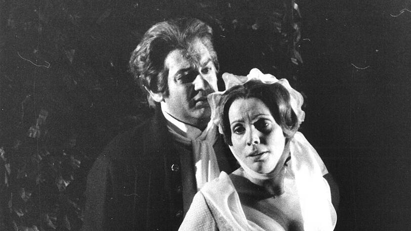 Brigitte Fassbaender mit Plácdio Domingo in Kurt Horres&rsquo; Inszenierung von Jules Massenets Oper &bdquo;Werther&ldquo; im Nationaltheater (1978).