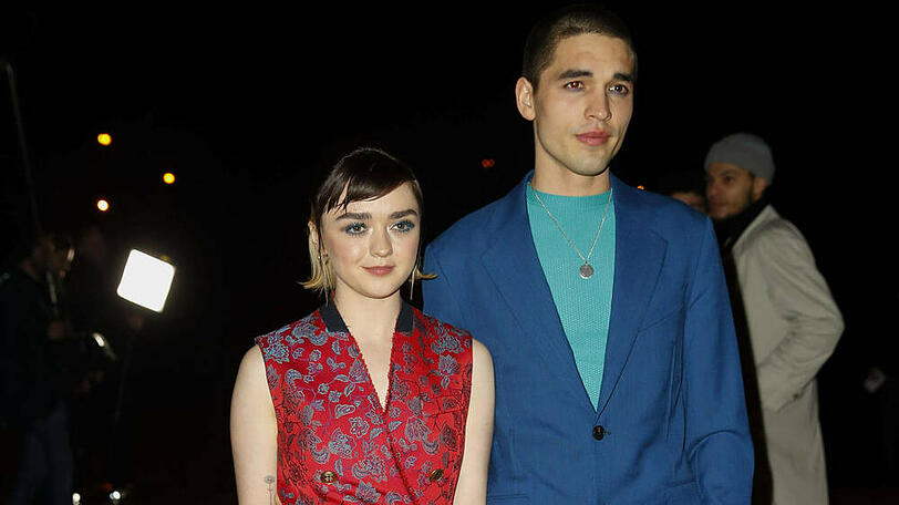 Maisie Williams und Reuben Selby auf der Paris Fashion Week