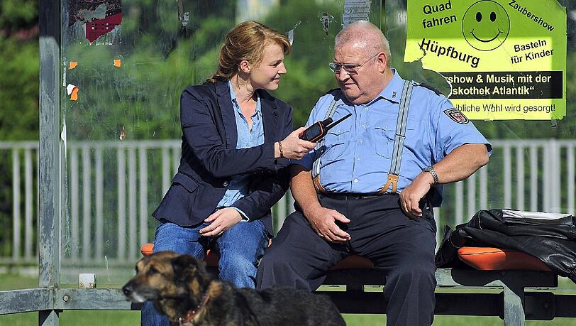 Krause (Horst Krause) und Olga Lenski (Maria Simon) hat es in ihrem neuen Fall aufs Land verschlagen. Krause (Horst Krause) und Olga Lenski (Maria Simon) hat es in ihrem neuen Fall aufs Land verschlagen.