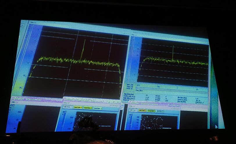 Auf einem Monitor bei der Esa in Darmstadt ist das Signalbild der Weltraumsonde «Rosetta» zu sehen, die nach 957 Tagen Flug aus einem energiesparenden Tiefschlaf geweckt wurde und ein erstes Signal übermittelte