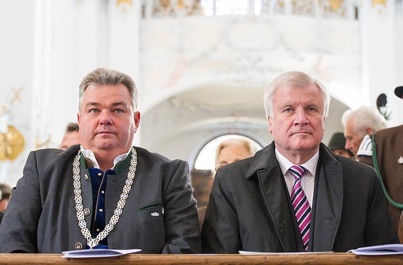 Bürgermeister Marinus Schaber und Ministerpräsident Horst Seehofer (CSU) bei der Gedenkveranstaltung für Franz Josef Strauß.