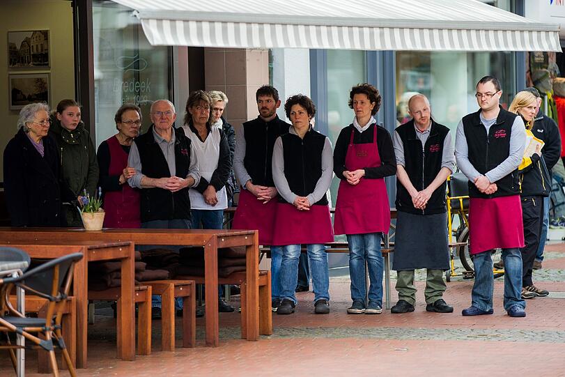 Die Menschen in Haltern trauern um die 16 Schüler und zwei Lehrer, die bei dem Germanwings-Absturz ums Leben gekommen sind