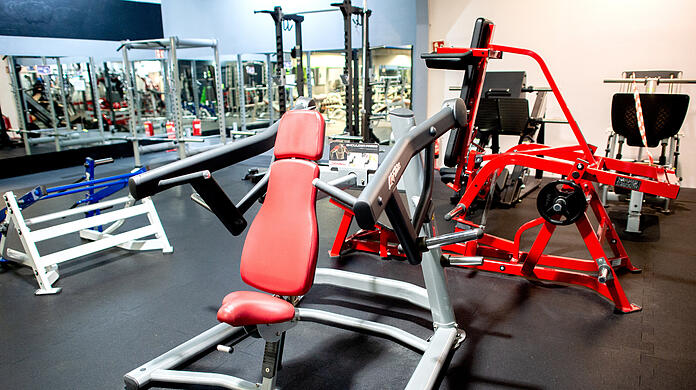 Fitnessstudios sind beliebt bei Münchnerinnen und Münchnern. Doch teuren Schmuck sollte man Zuhause lassen, rät die Polizei. (Symbolbild)
