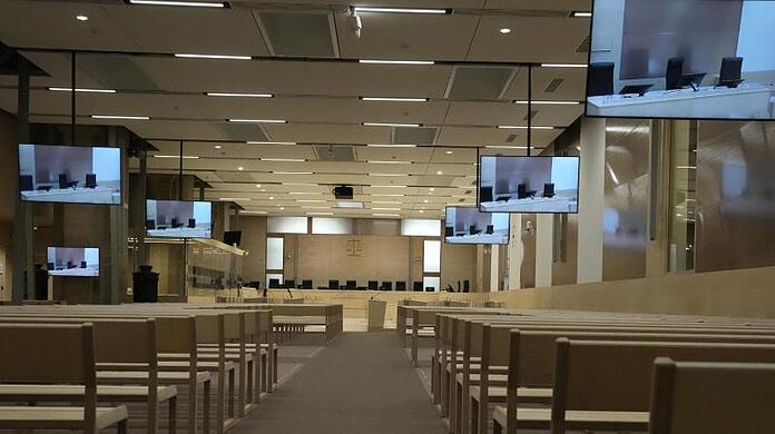 In einem speziell angefertigten Gerichtssaal beginnt der Prozess um die islamistischen Terroranschläge.