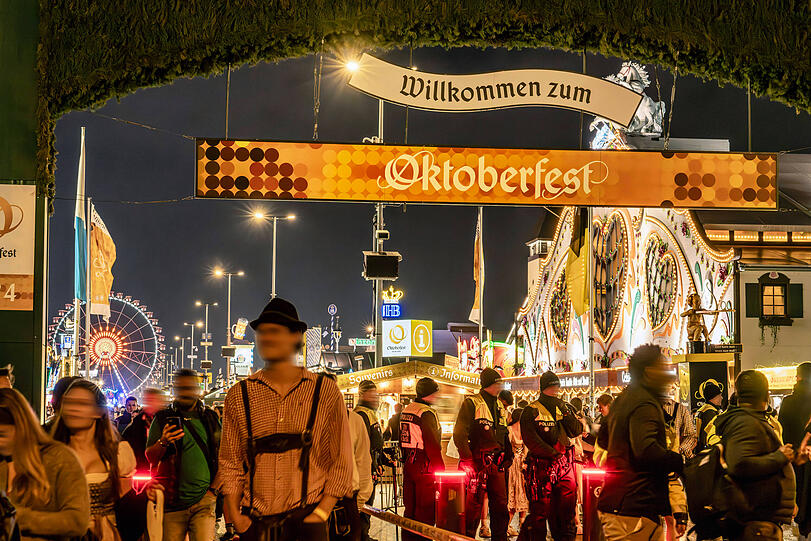 Ein Bild, das viele auf ihrem Handy haben dürften: Der Haupteingang zum Oktoberfest.