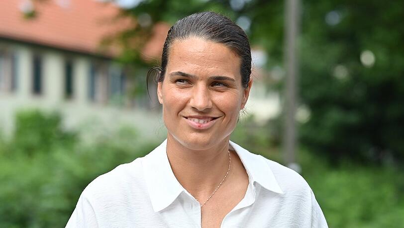 Dzsenifer Marozsan beendet ihre Fußballkarriere. Dzsenifer Marozsan beendet ihre Fußballkarriere.