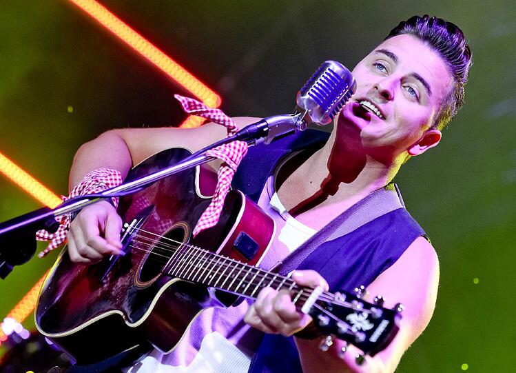 Platz 4: Andreas Gabalier - Ein Österreicher erobert die deutsche Schlagerszene und Facebook. So könnte man den steilen Aufstieg von Andreas Gabalier bezeichnen. Mittlerweile folgen über 152.000 Menschen dem Mann aus der Steiermark.