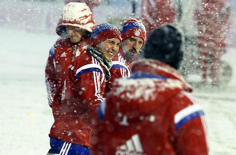 Schnee-Training: Die Spieler des FC Bayern waren bei der winterlichen Übungseinheit zu Späßchen aufgelegt.