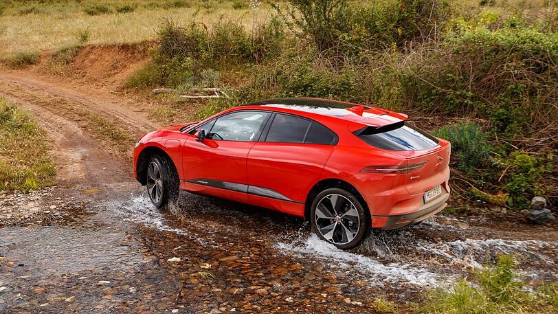 50 Zentimeter Wattiefe ermöglichen abenteuerliche Off-Road-Ausflüge mit dem Jaguar i-Pace.