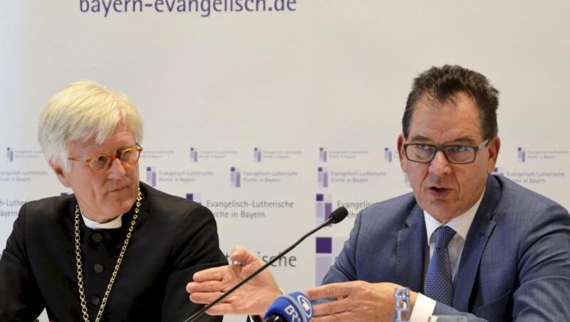 Entwicklungsminister Gerd Müller (CSU) und Bayerns evangelischer Landesbischof Heinrich Bedford-Strohm (l). Foto: Carolin Gißibl/Archiv Entwicklungsminister Gerd Müller (CSU) und Bayerns evangelischer Landesbischof Heinrich Bedford-Strohm (l). Foto: Carolin Gißibl/Archiv