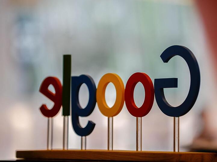 Der US-Internetriese Google zog nach Angaben des Bundesgerichtshofs (BGH) in Karlsruhe die Revision gegen ein entsprechendes Urteil des Kammergerichts Berlin zurück.