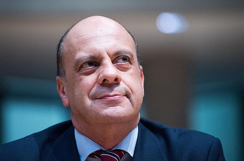 Im Edathy-Untersuchungsausschuss wächst der Druck auf den SPD-Bundestagsabgeordneten Michael Hartmann.