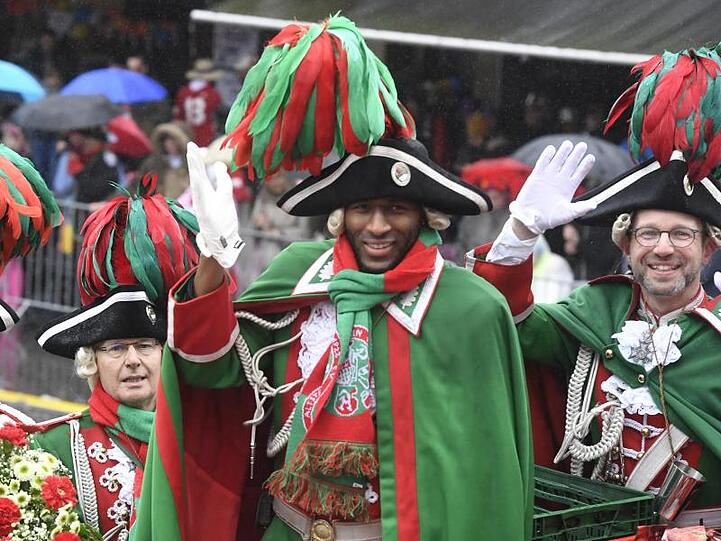 Der Kölner Bundesligaprofi Anthony Modeste hat Spaß am Karneval.