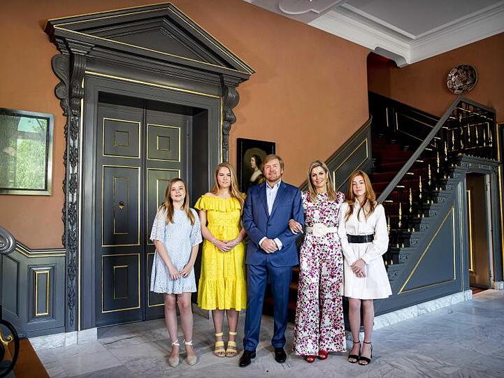 König Willem-Alexander und Königin Máxima feiern den Königstag mit ihren Töchtern Ariane (l-r), Amalia und Alexia im Schloss Huis ten Bosch.