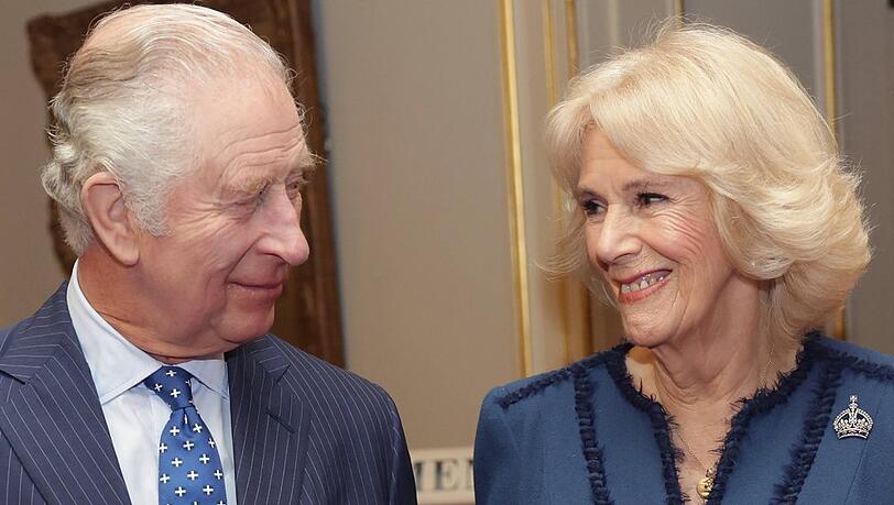 König Charles und Königsgemahlin Camilla gedenken ihrer verstorbenen Mütter zum Muttertag.