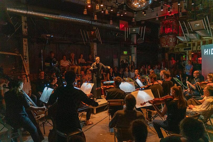 Das Konzert des Hidalgo-Festivalorchesters im Bahnwärter Thiel.