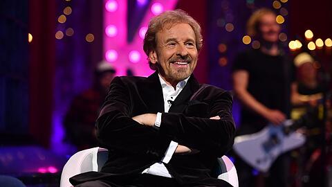 In der RTL-Show "Denn sie wissen nicht, was passiert" war Thomas Gottschalk rund sieben Jahre lang mit Barbara Schöneberger und Günther Jauch zu sehen. Auch seine Kollegen verabschiedeten sich mit ihm von der Sendung. In der RTL-Show "Denn sie wissen nicht, was passiert" war Thomas Gottschalk rund sieben Jahre lang mit Barbara Schöneberger und Günther Jauch zu sehen. Auch seine Kollegen verabschiedeten sich mit ihm von der Sendung.