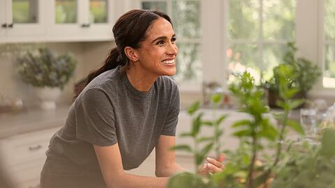 Herzogin Meghan erfreut mit ihren Produkten die Netflix-Belegschaft.