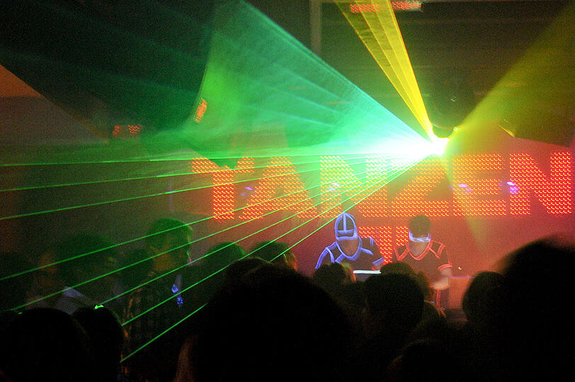 Party-Pics der Woche: Nacht der Helden feat. Laserkraft 3D im Mach 1