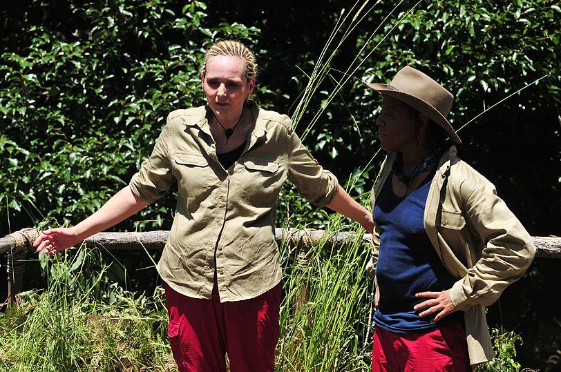 Ganz ohne Sterne auf dem Konto gehen die beiden zurück ins Camp. Dafür liefern sie sich eine ordentliche Konfrontation. Helena schreit Ricky nach der Prüfung an.