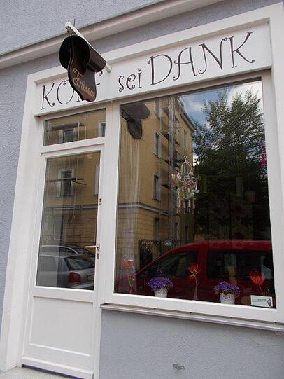 Witzige Namen sind in Haidhausen Programm: Kopf sei Dank heißt beispielsweise ein Friseur in der Metzstraße.