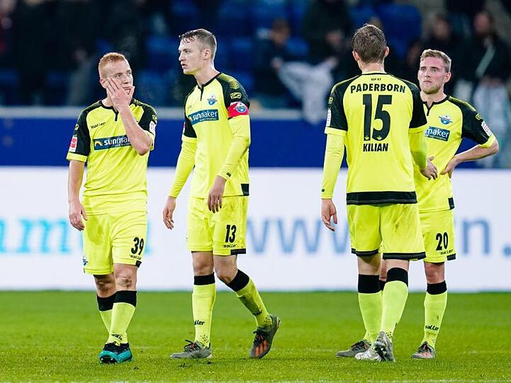 Niedergschlagene Paderborn-Profis nach der Pleite in Hoffenheim.