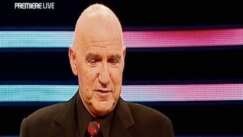 Mit kahlem Kopf im TV-Studio: Jörg Berger. Mit kahlem Kopf im TV-Studio: Jörg Berger.