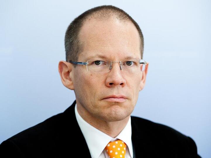 Andreas Botzlar, Vizepräsident der Bayerischen Landesärztekammer, schaut in die Kamera. Foto: Robert Schlesinger/dpa-Zentralbild/dpa/Archivbild
