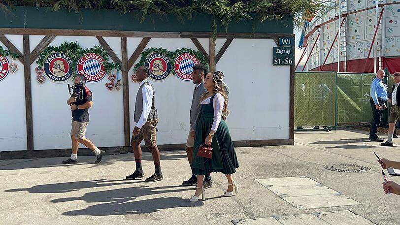 French Connection: Mathys Tel (l.) und Kingsley Coman (r.). Letzterer an der Seite von Ehefrau Sabrina.