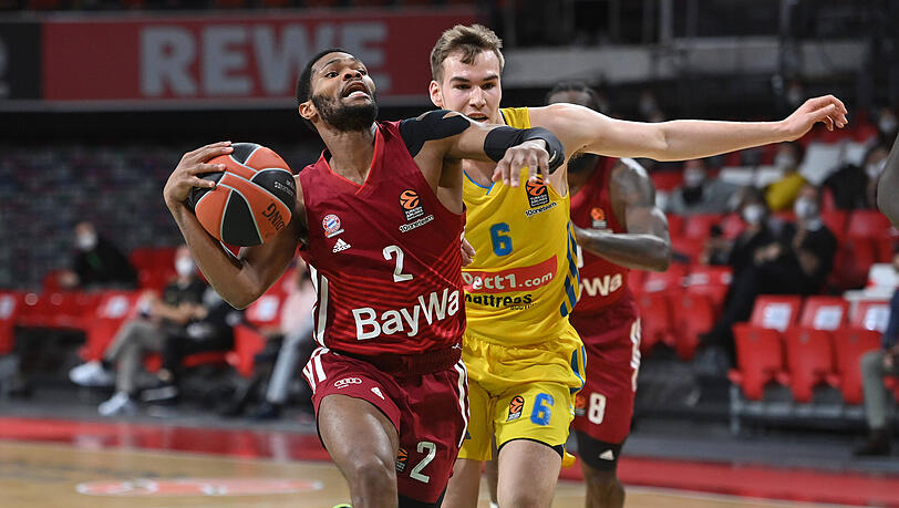 Corey Walden im Zweikampf gegen den Berliner Malte Delow.
