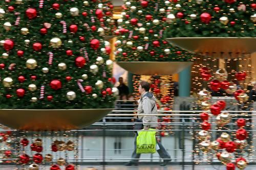 Einkaufen in der Vorweihnachtszeit: Von Krise noch nichts zu spüren.