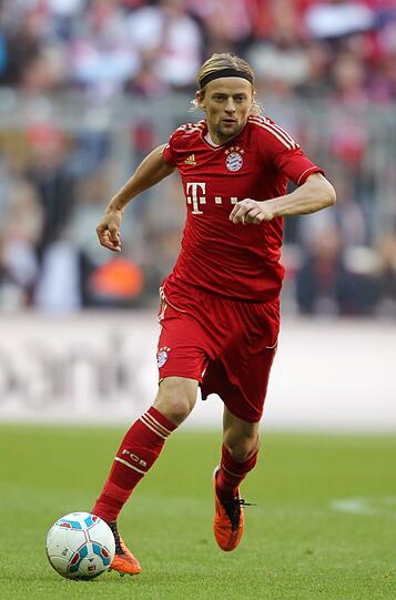 ANATOLIY TYMOSHCHUUK - NOTE 6:
Überraschend in der Startelf statt Luiz Gustavo. Sprang vor dem 1:2 unter den Ball durch. Sah Rot in der Nachspielzeit für ein heftiges Einsteigen mit den Stollen voraus gegen Baier. Unnötig. Unklug. Wird den Bayern in den nächsten Wochen fehlen, noch ein Sechser weniger.