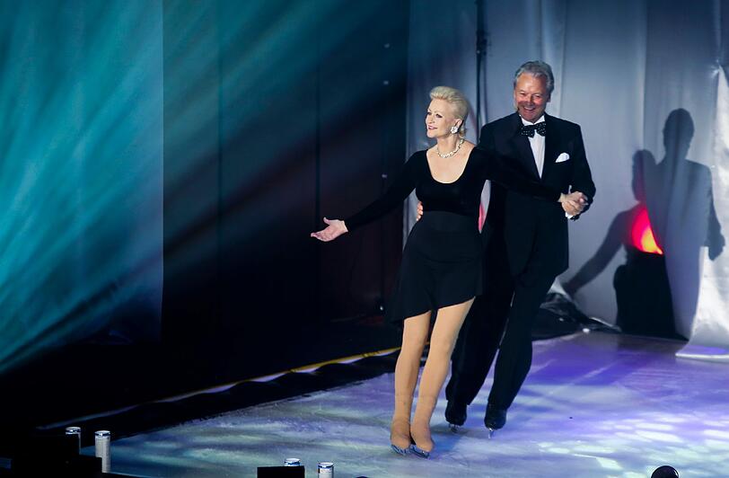 Marika Kilius  und Hans-Jürgen Bäumler auf dem Eis.