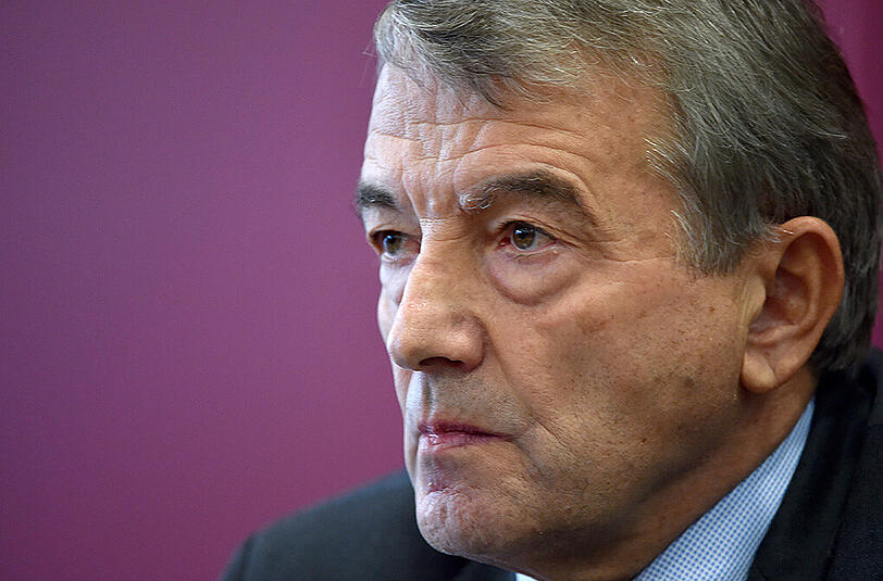 Auf Tauchstation: DFB-Boss Wolfgang Niersbach.