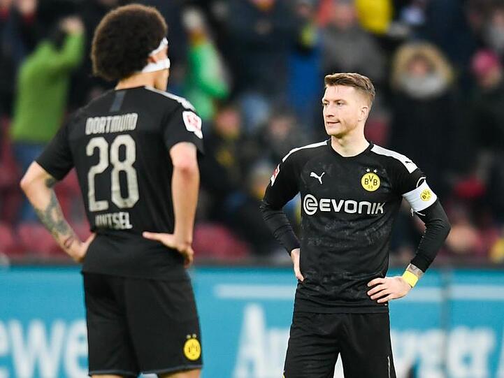 Dortmunds Axel Witsel (l) könnte gegen die Bayern zurückkehren, Marco Reus fällt weiter aus.