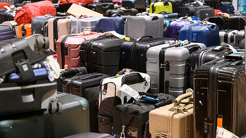Fast 13.000 Gepäckstücke sind aufgrund des Wintereinbruchs am Münchner Flughafen liegengeblieben. (Symbolbild)