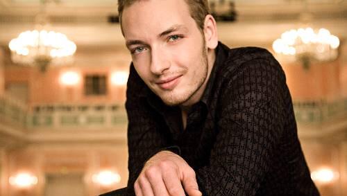 Sein Leben dreht sich ums Klavier – aber das muss Nikolai Tokarev nicht zelebrieren. Sein Leben dreht sich ums Klavier – aber das muss Nikolai Tokarev nicht zelebrieren.