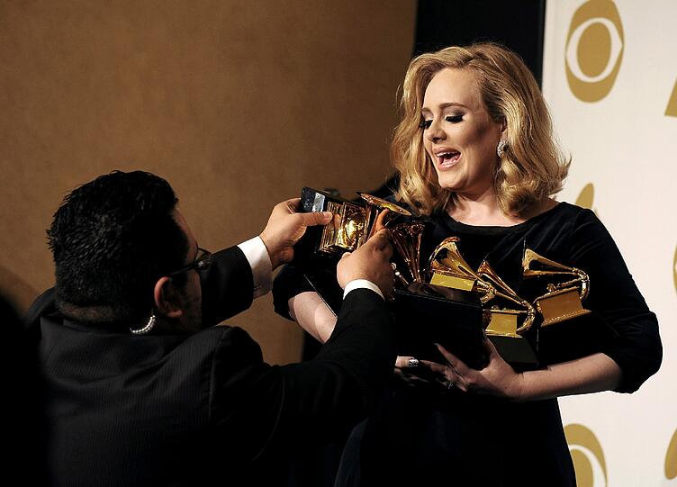 Grammys: Triumph für Adele, Tränen für Whitney Houston - Promis - Abendzeitung München