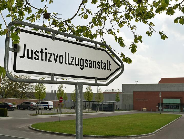 Weil die Justiz bei der Aufklärung von Straftaten zu langsam ist, kommen mutmaßliche Straftäter aus der U-Haft frei.