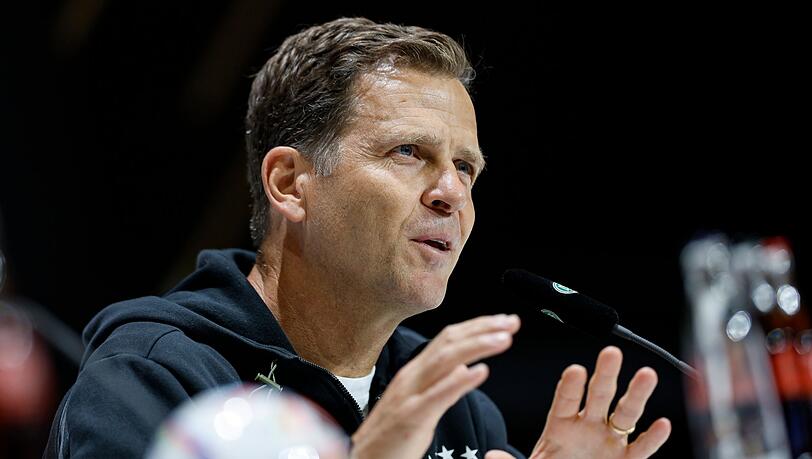 Oliver Bierhoff, Geschäftsführer Nationalmannschaften des DFB, spricht bei der Pressekonferenz in Herzogenaurach.