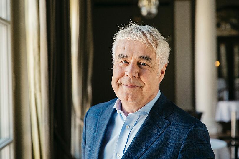 C. Bernd Sucher war lange Zeit Theaterkritiker der SZ. Nun lehrt er an der Hochschule für Fernsehen und Film.