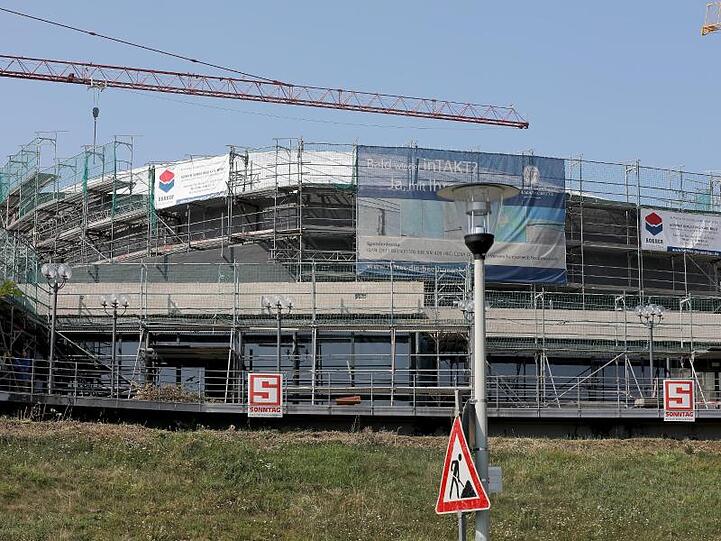 Die Beethovenhalle in Bonn bleibt bis auf weiteres Baustelle.