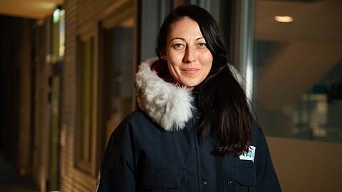 Katharina Weiss-Tuider ist promovierte Literaturwissenschaftlerin. Sie war als Kommunikationsmanagerin am Alfred-Wegener-Institut für die Öffentlichkeitskeitarbeit der Expedition verantwortlich. Sie lebt in Berlin.