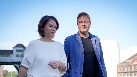 Die Grünen-Vorsitzenden Annalena Baerbock und Robert Habeck wollen mit der SPD und der FDP sondieren.