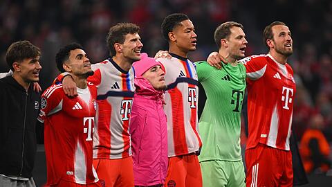 Die Bayern-Profis bejubeln den Einzug ins Halbfinale, der f&uuml;r den Verein auch viele Millionen Euro wert ist.