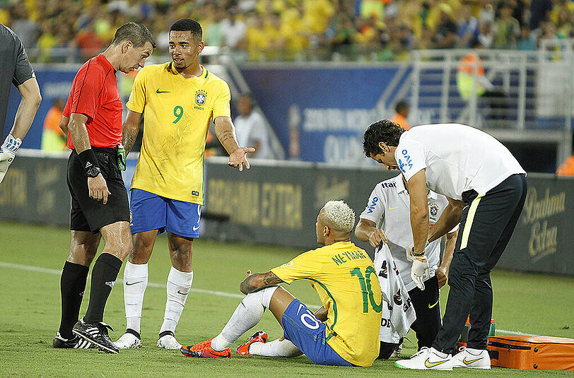 Die Neymar-Show beim 5:0 (4:0) im WM-Qualifikationsspiel gegen Bolivien fand nach einem Ellbogen-Stoß ihr spektakuläres, blutiges Schlussbild.