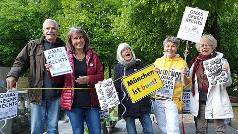 Engagieren sich (v.l.): Rolf, Jutta, Mangala, Sabine und Dorothee am Kulturstrand.