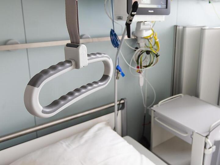 Laut BKK erhält die Wirtschaftlichkeit in vielen Kliniken den Vorzug vor dem Wohl der Patienten. (Symbolbild)